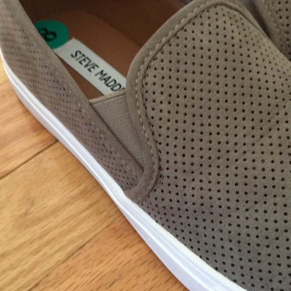 NWOB Steve Madden Zarayy slip on sneakers size 8 - Picture 2 of 4